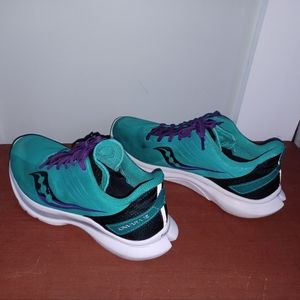 Saucony Kinvara 12 woman's  running shoes size 9.5.